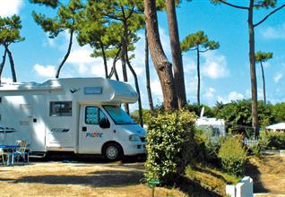 Camping Royan - Camping Bois Soleil emplacement camping-car